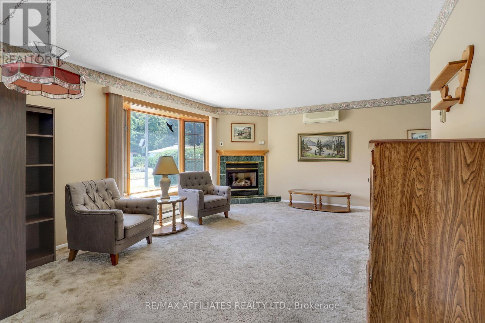 17 Canfield Road, Ottawa, Ontario  K2H 5S7 - Photo 3 - X12436501