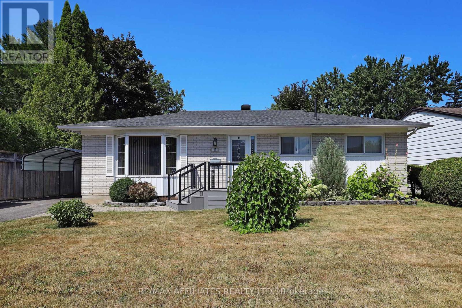 17 Canfield Road, Ottawa, Ontario  K2H 5S7 - Photo 7 - X12436501