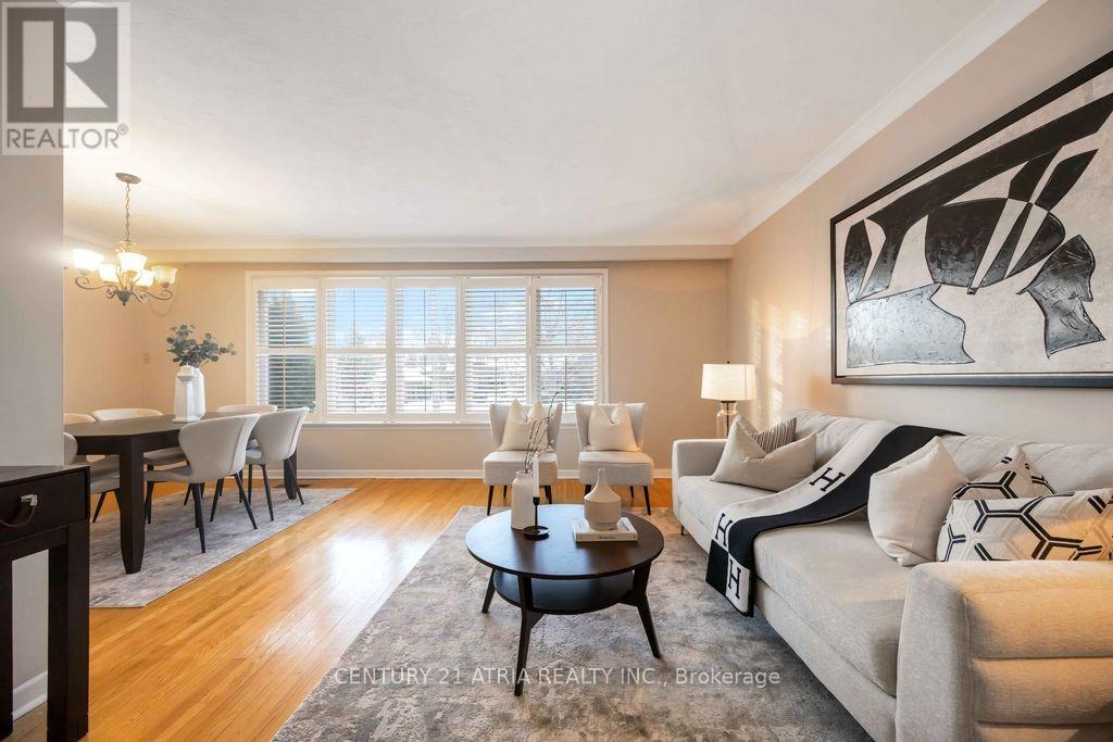 <div class="slider-price">$799,000</div><p>39 Amberdale Drive, Toronto, Ontario</p>