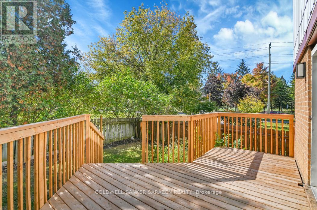 54 Greenboro Crescent, Ottawa, Ontario K1T 1W5 - Photo 4 - X12590818