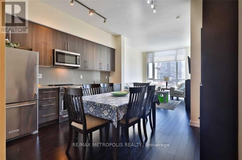 215 - 4011 Brickstone Mews, Mississauga, Ontario  L5B 0G3 - Photo 10 - W12608178