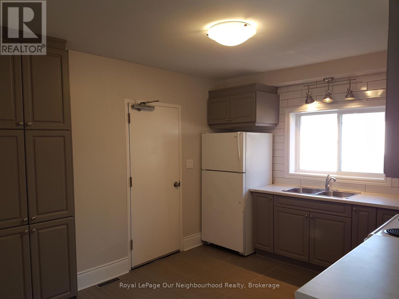 Unit 1 (Main) - 290 Eulalie Avenue, Oshawa (Central), Ontario  L1H 2B7 - Photo 4 - E12608224