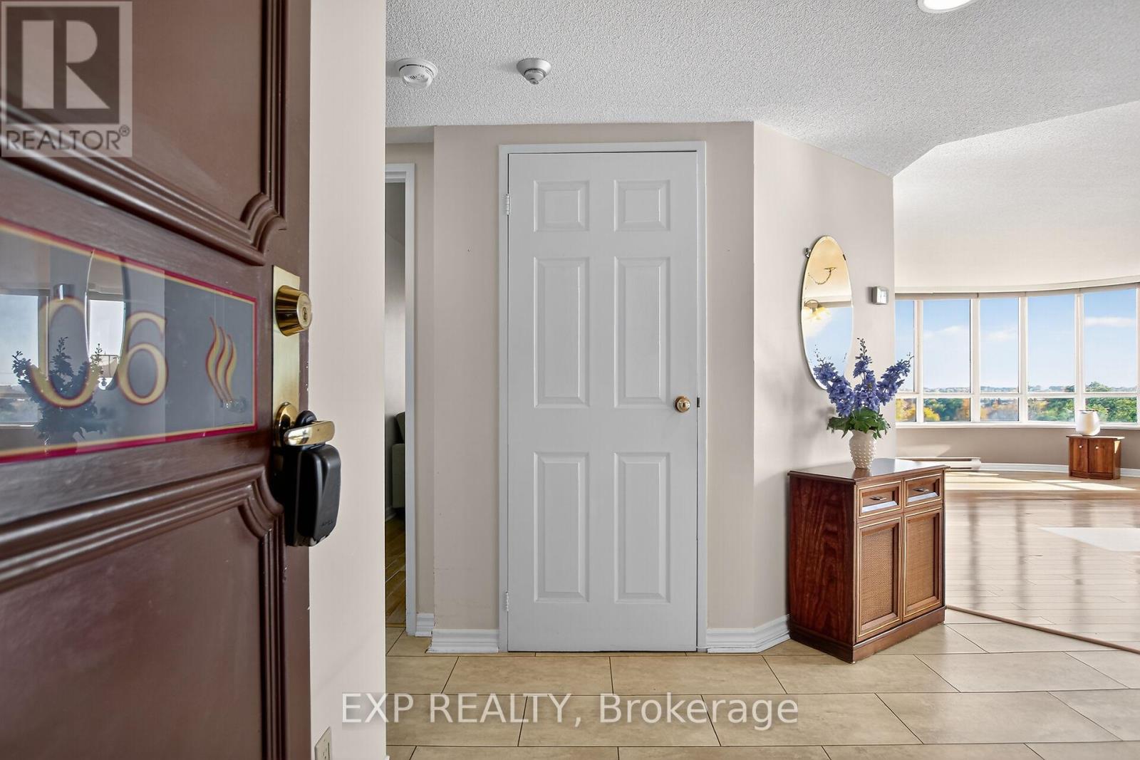 606 - 100 Grant Carman Drive, Ottawa, Ontario  K2E 8B8 - Photo 4 - X12608186