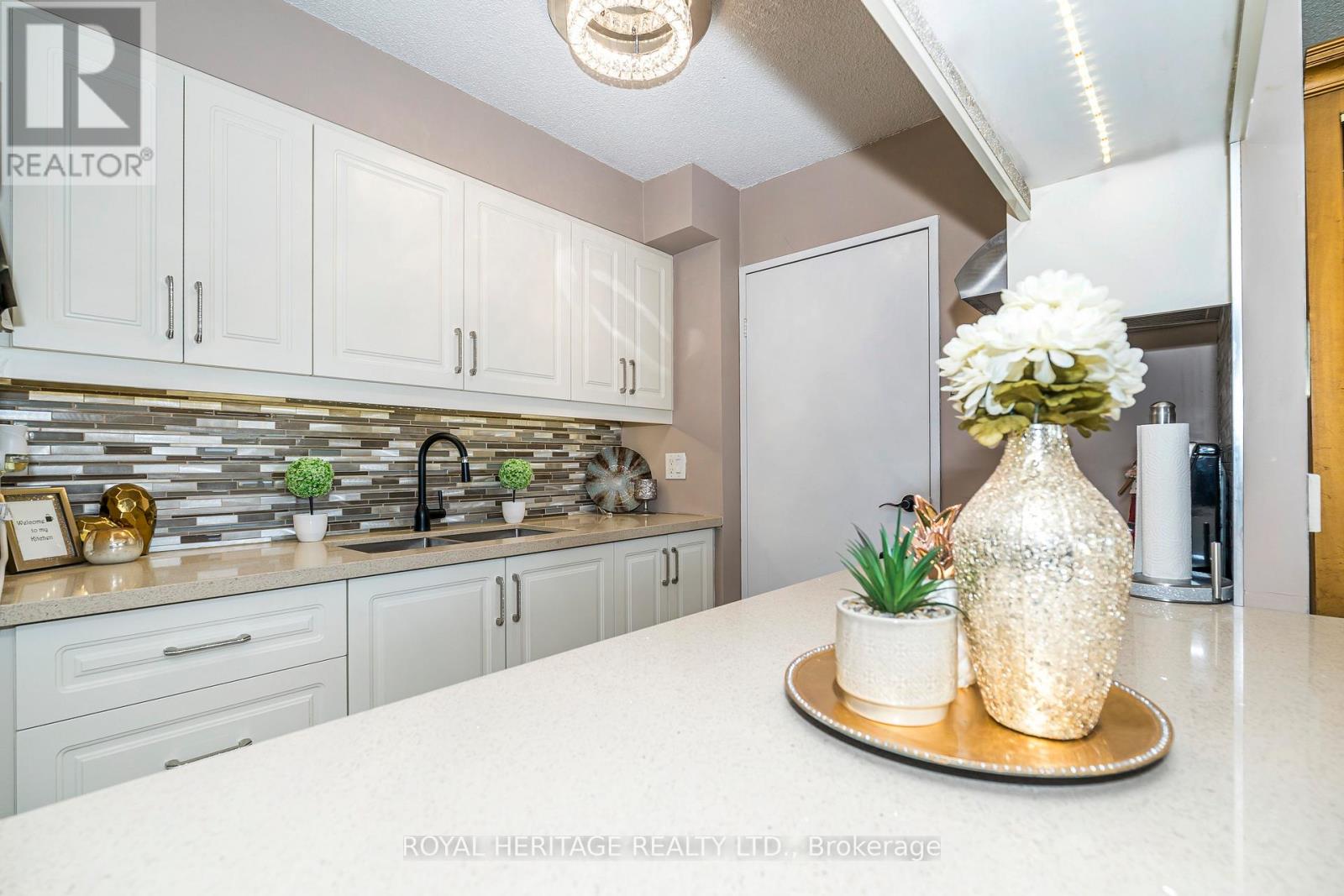 101 - 1535 Diefenbaker Court, Pickering, Ontario  L1V 3W2 - Photo 3 - E12451194