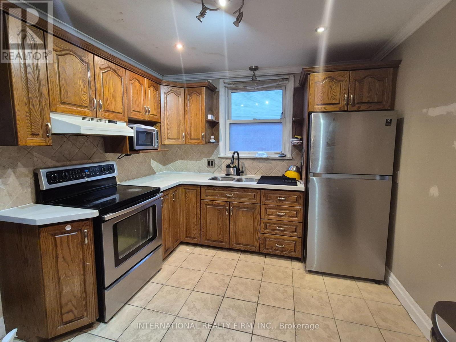 164 Central Park Boulevard S, Oshawa, Ontario  L1H 5W7 - Photo 5 - E12608194