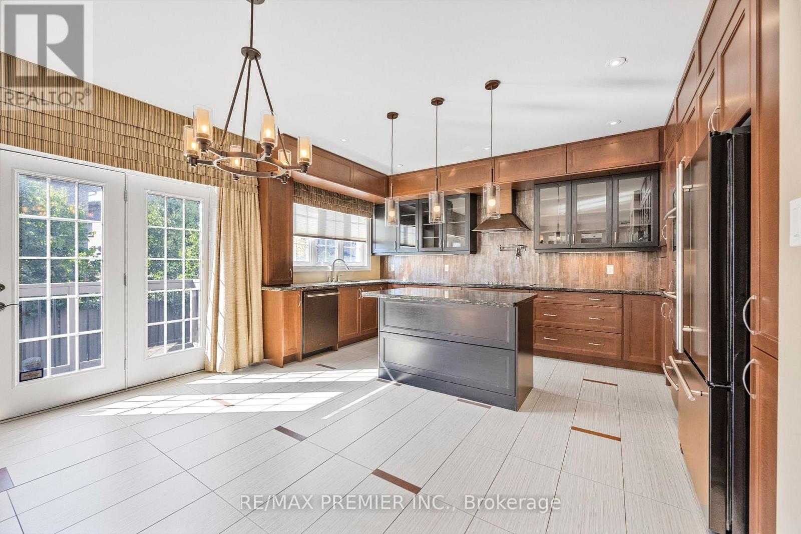 76 Orleans Circle, Vaughan, Ontario  L4H 0V3 - Photo 16 - N12444279