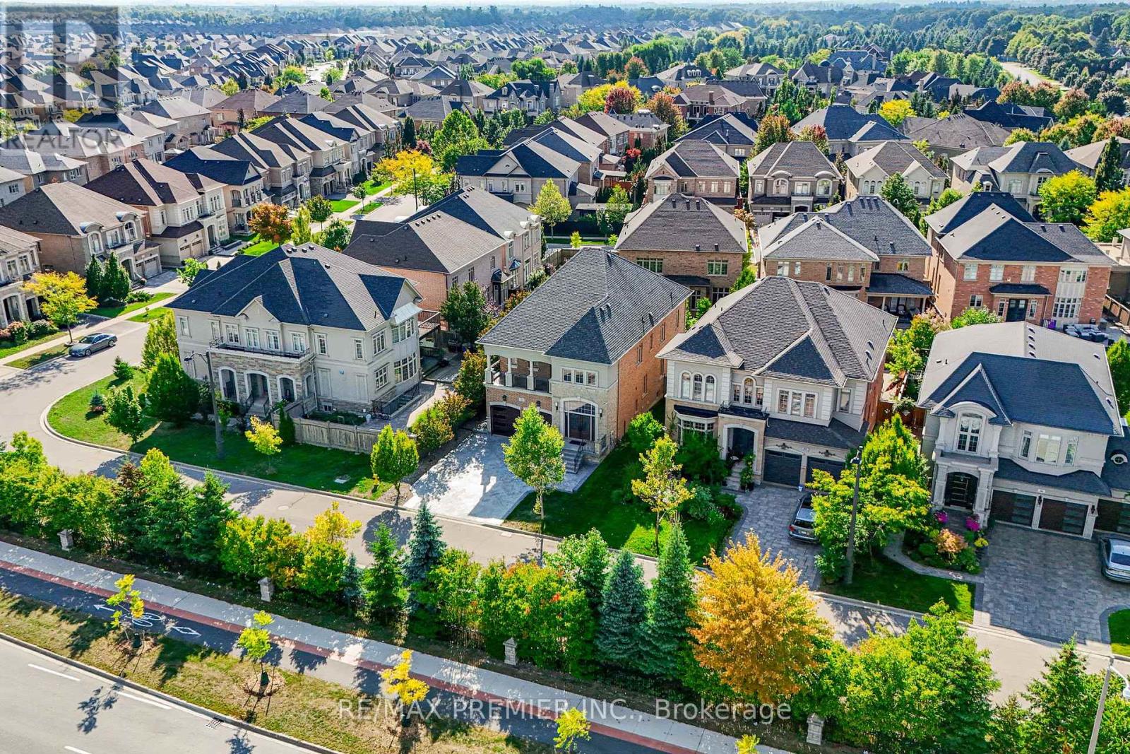 76 Orleans Circle, Vaughan, Ontario  L4H 0V3 - Photo 7 - N12444279