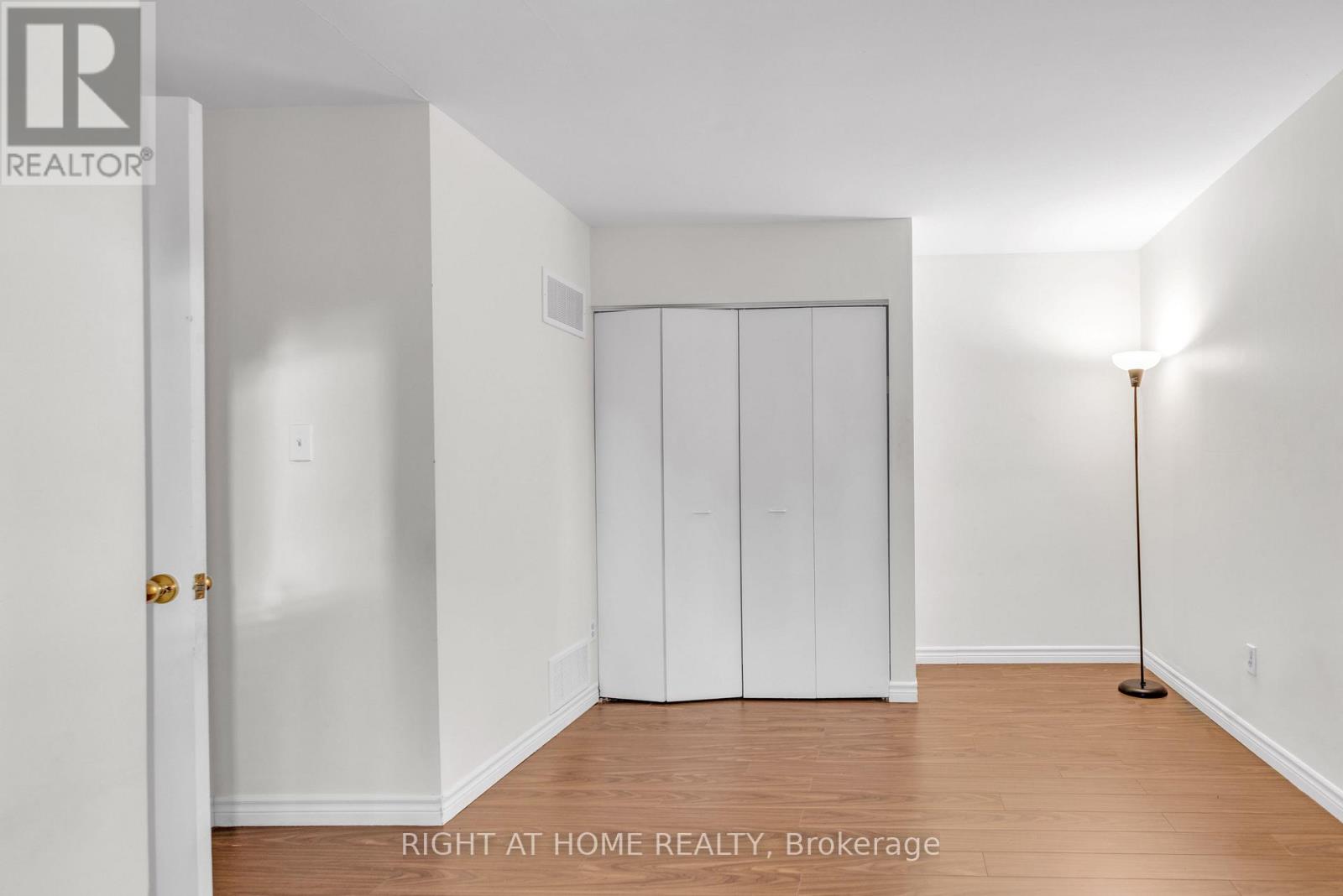 #15 - 41 Mississauga Valley Boulevard, Mississauga, Ontario L5A 3N5 - Photo 26 - W12608202