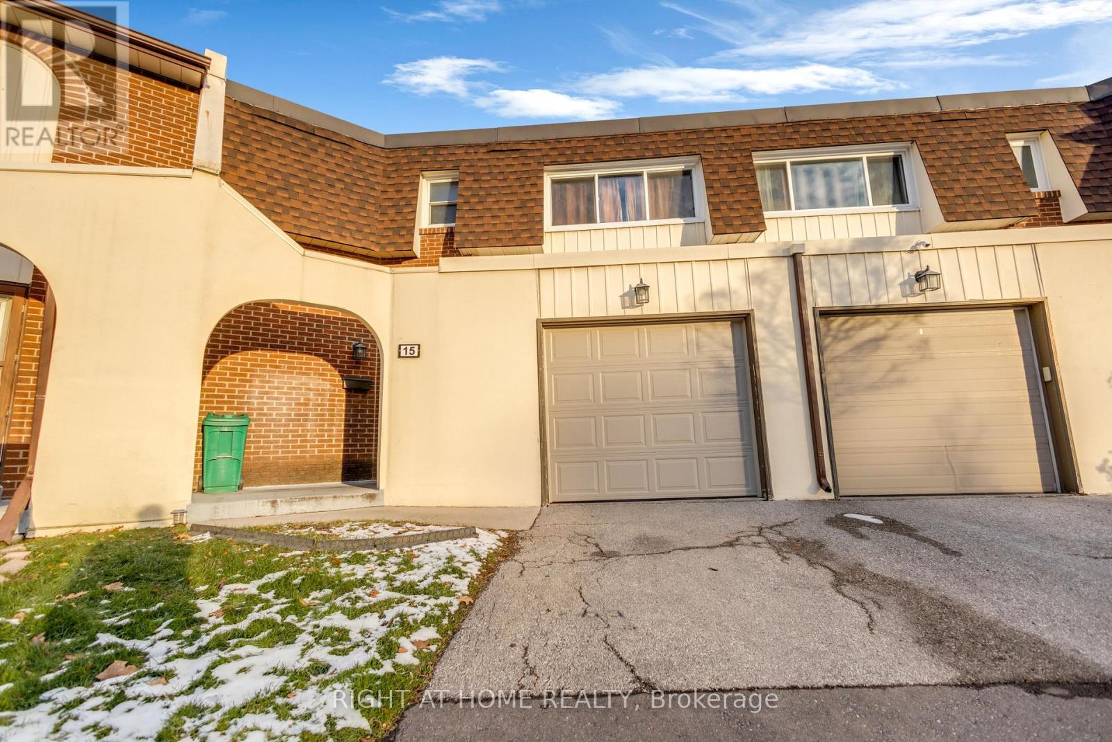 #15 - 41 Mississauga Valley Boulevard, Mississauga, Ontario L5A 3N5 - Photo 5 - W12608202