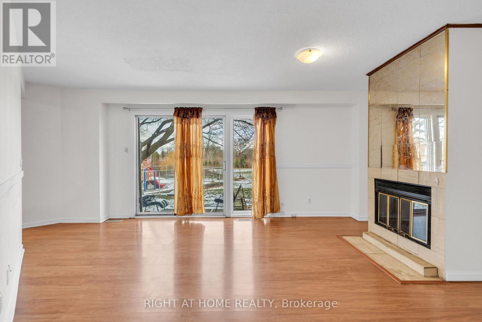 #15 - 41 Mississauga Valley Boulevard, Mississauga, Ontario L5A 3N5 - Photo 9 - W12608202