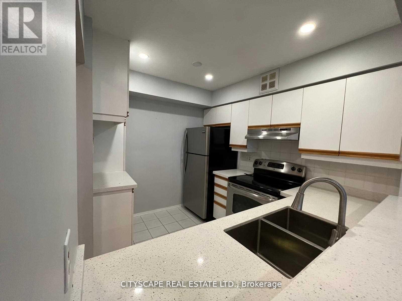 Ph 06 - 55 Elm Drive W, Mississauga (City Centre), Ontario  L5B 3Z3 - Photo 5 - W12608226