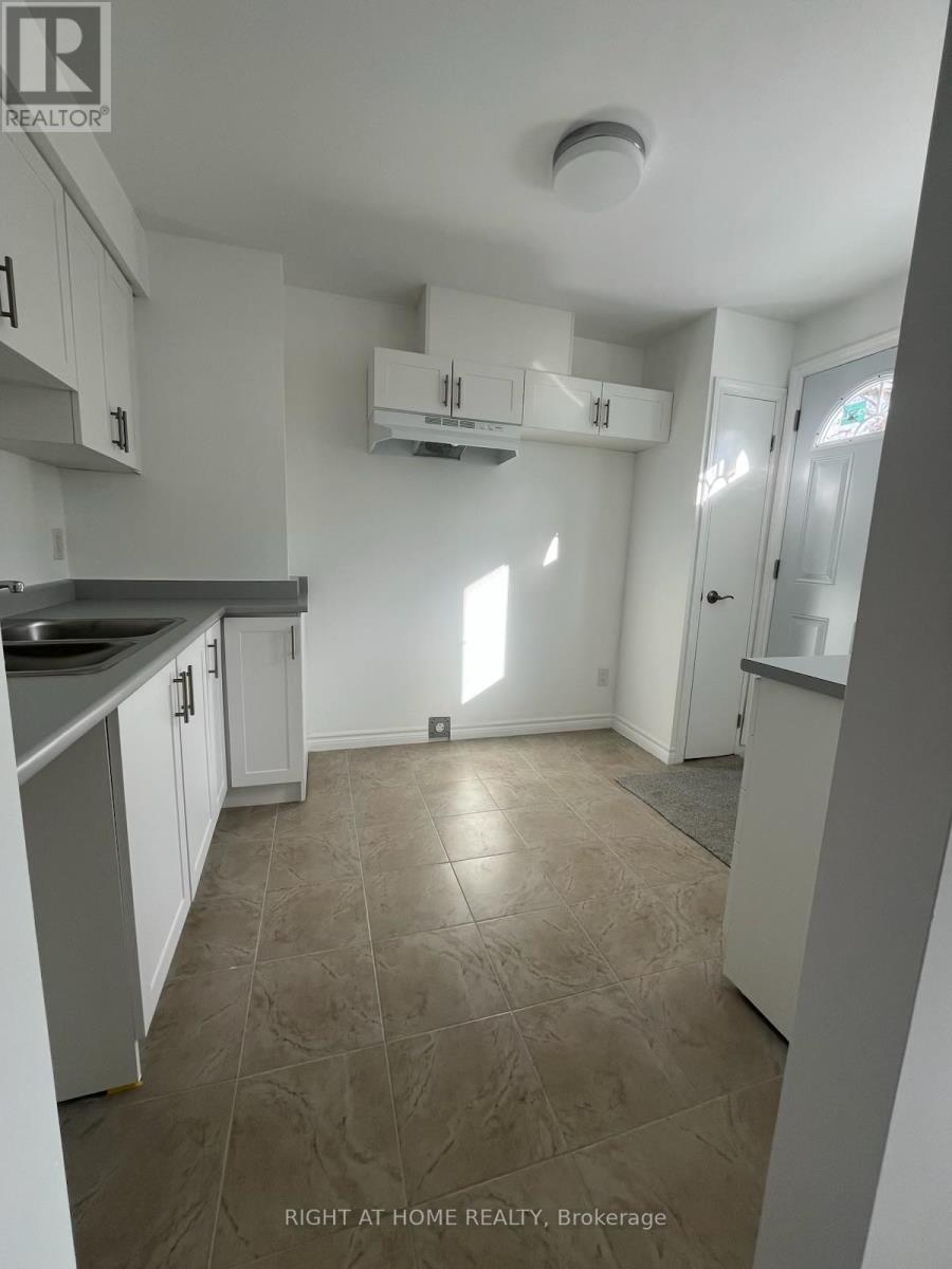 E3 - 63 Ferris Lane, Barrie, Ontario  L4M 5C4 - Photo 3 - S12456865