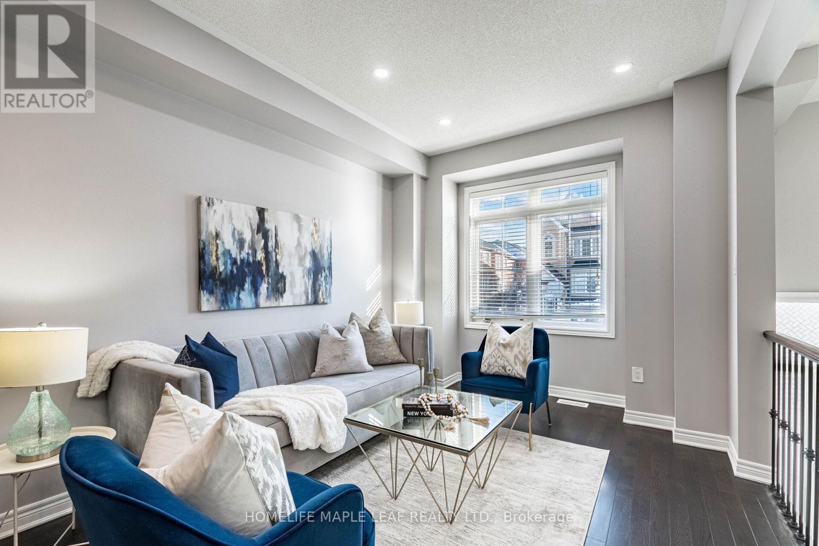 76 Rockman Crescent, Brampton, Ontario L7A 3Z9 - Photo 5 - W12607822