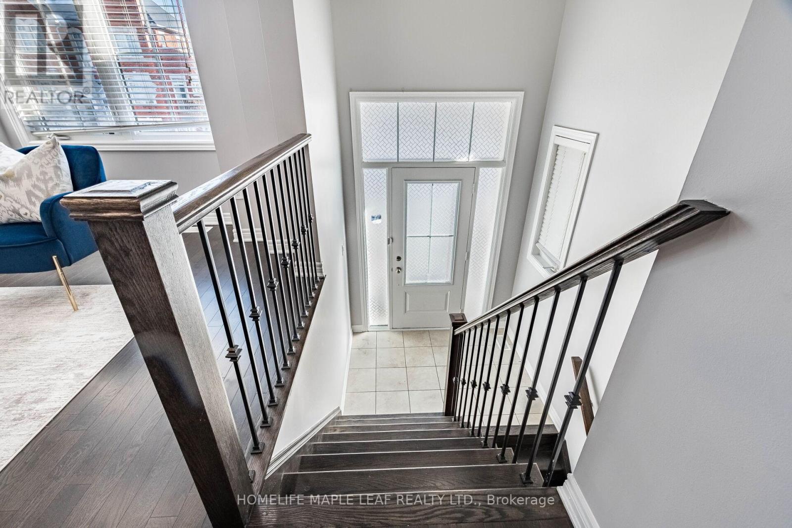 76 Rockman Crescent, Brampton, Ontario L7A 3Z9 - Photo 4 - W12607822