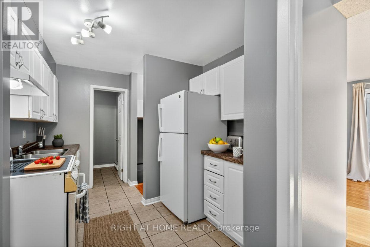 606 Tanguay Court, Ottawa, Ontario K2L 3X3 - Photo 10 - X12608236