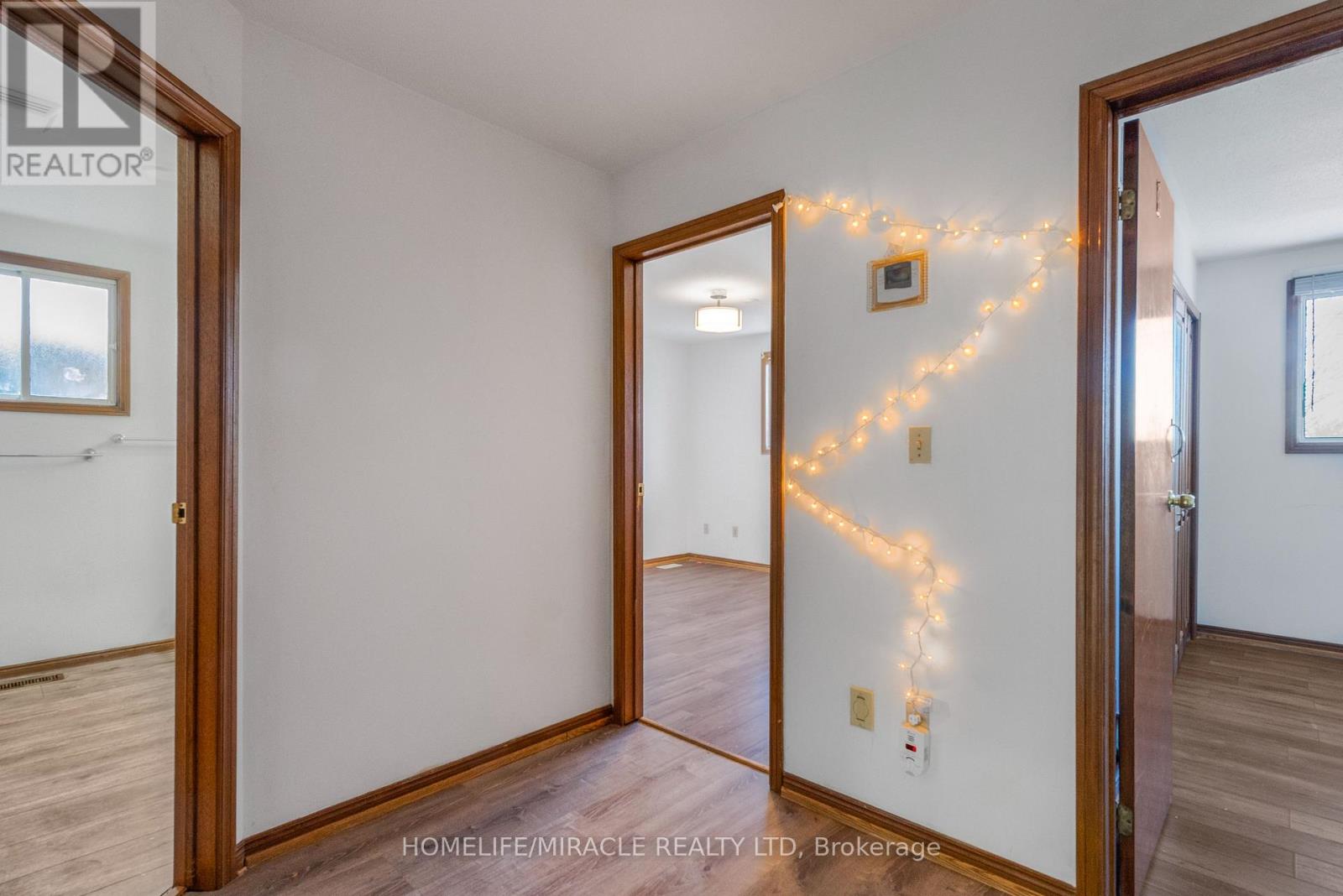 4 Eastwood Drive, Welland, Ontario L3C 6W3 - Photo 16 - X12608070