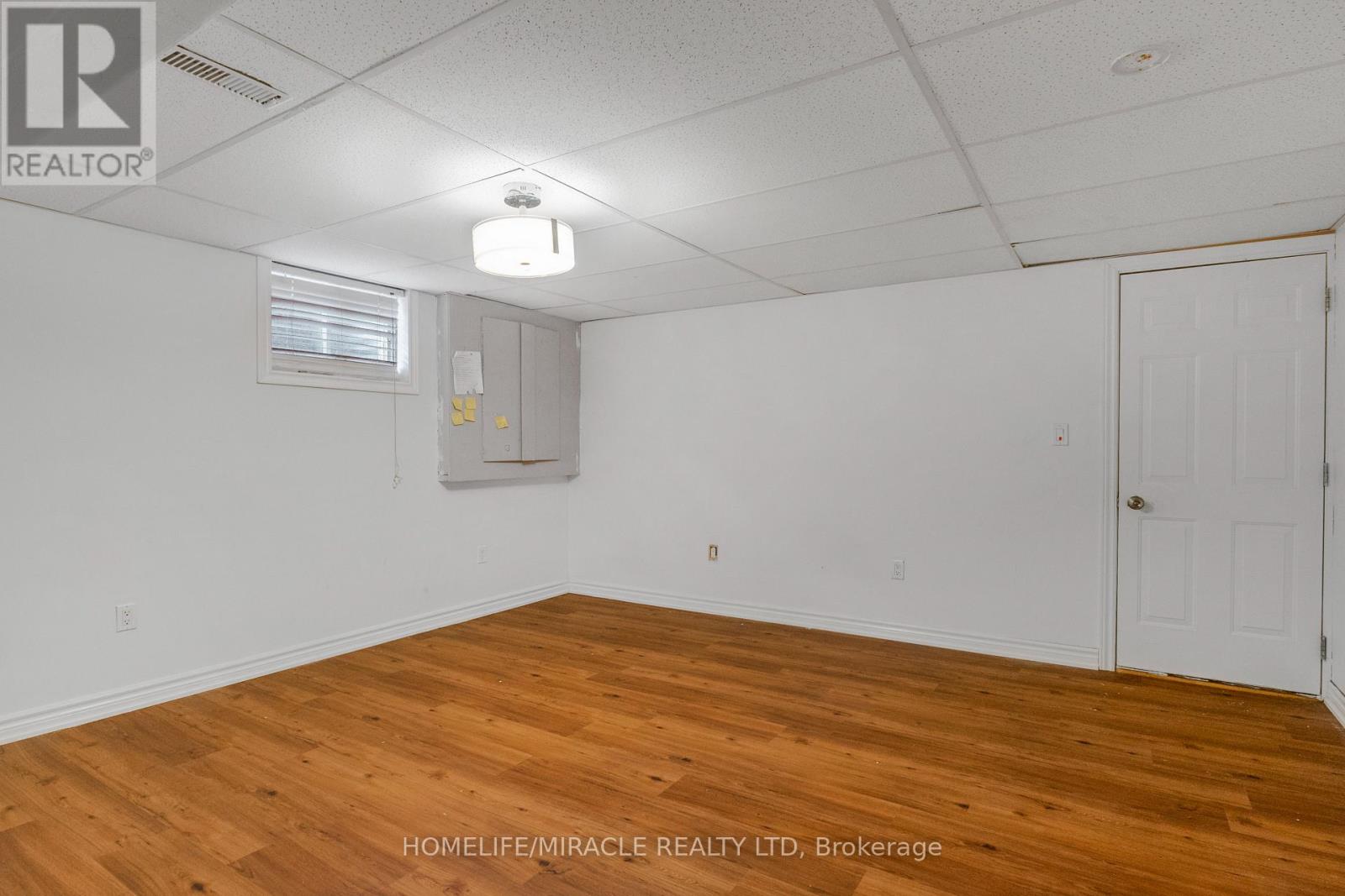 4 Eastwood Drive, Welland, Ontario L3C 6W3 - Photo 27 - X12608070