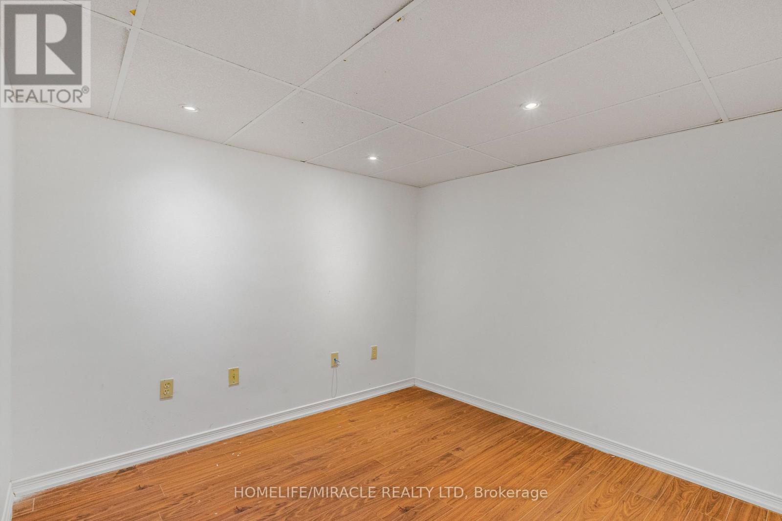 4 Eastwood Drive, Welland, Ontario L3C 6W3 - Photo 26 - X12608070