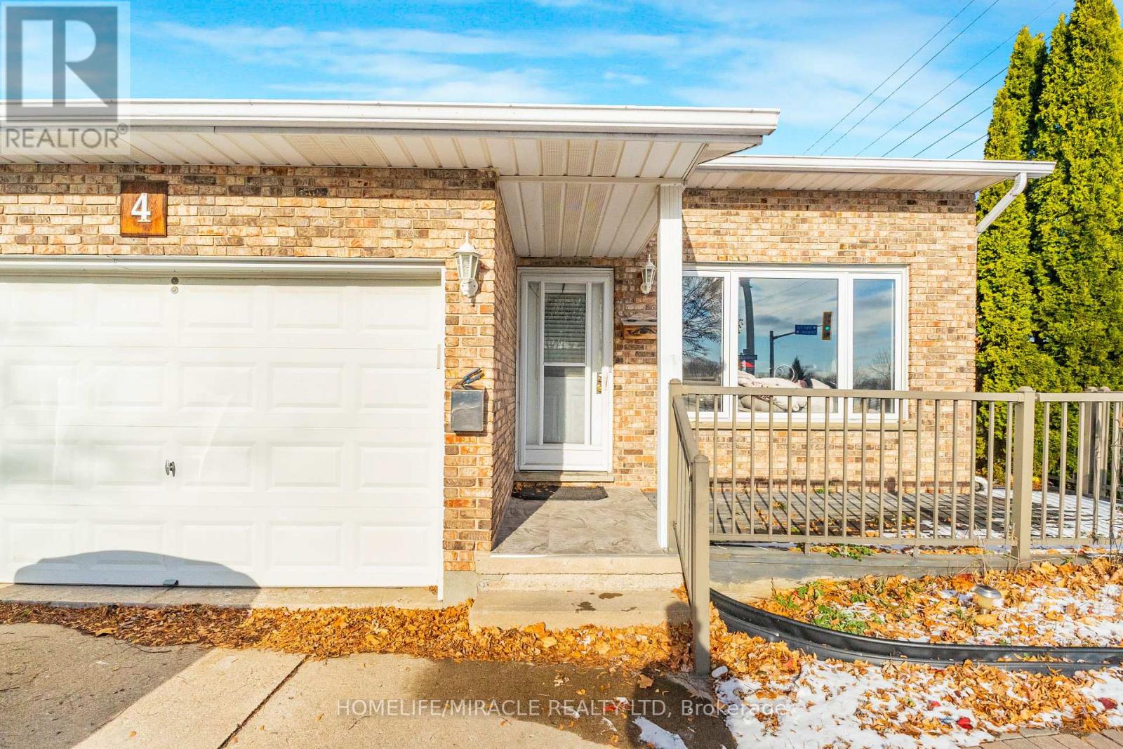 4 Eastwood Drive, Welland, Ontario L3C 6W3 - Photo 4 - X12608070