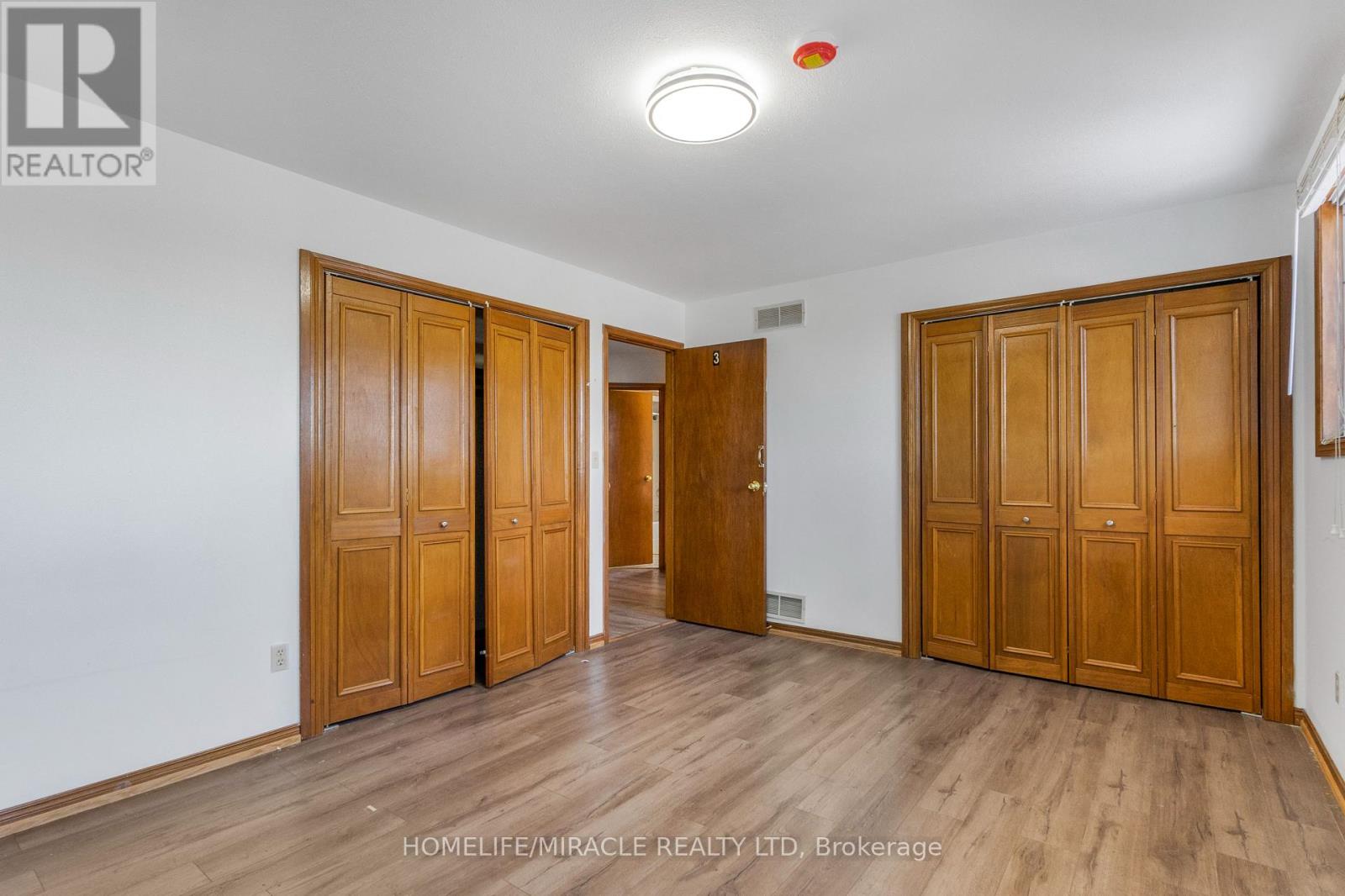 4 Eastwood Drive, Welland, Ontario L3C 6W3 - Photo 18 - X12608070