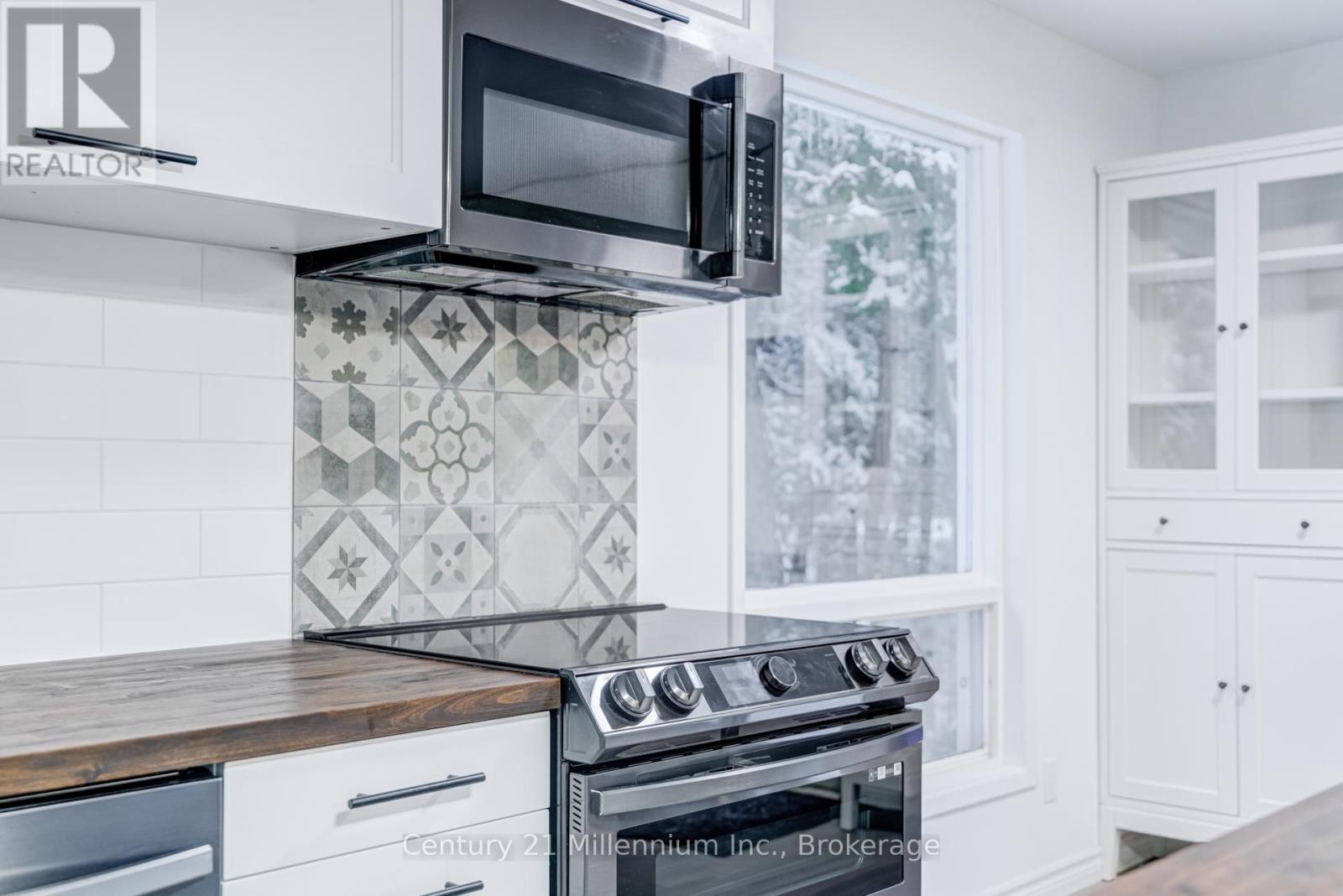 1025 West Road, Northern Bruce Peninsula, Ontario N0H 1W0 - Photo 13 - X12582796