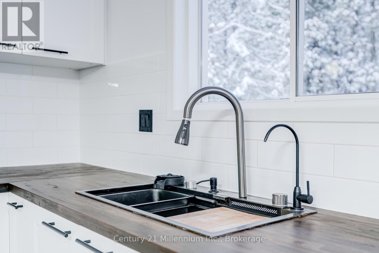 1025 West Road, Northern Bruce Peninsula, Ontario N0H 1W0 - Photo 12 - X12582796