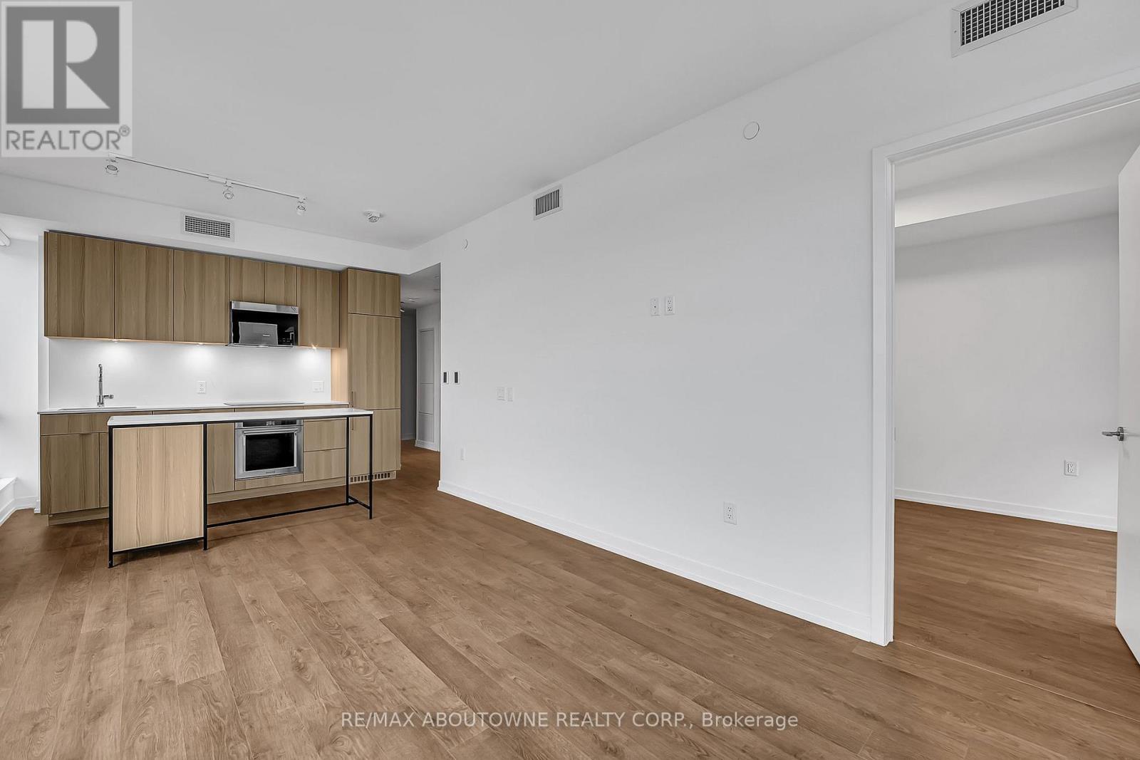 517 - 251 Masonry Way, Mississauga, Ontario  L5H 0B2 - Photo 22 - W12608256