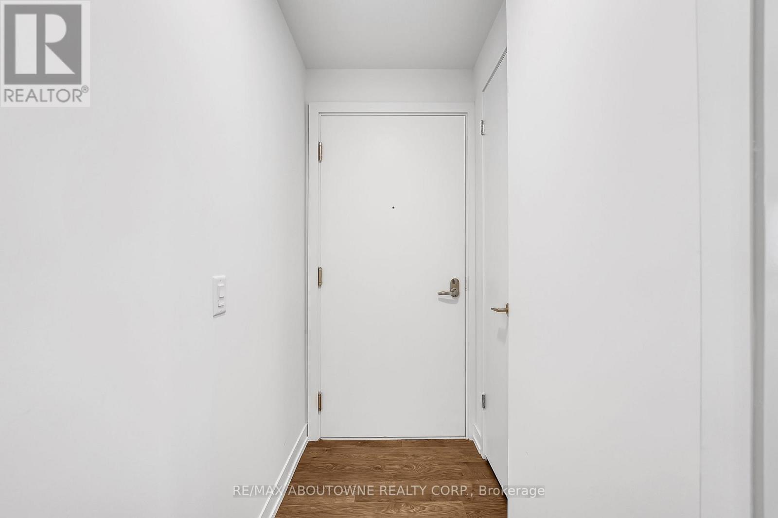 517 - 251 Masonry Way, Mississauga, Ontario  L5H 0B2 - Photo 5 - W12608256