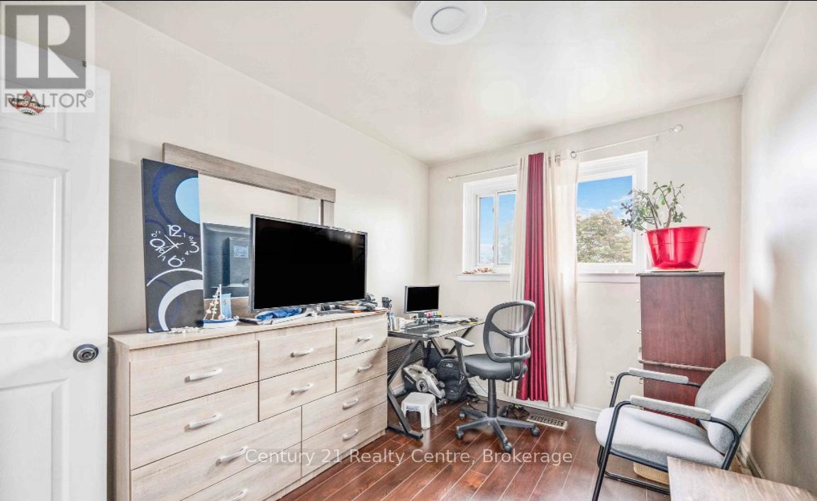 Main Floor - 3073 Ireson Court, Mississauga, Ontario  L4T 1N7 - Photo 12 - W12608260