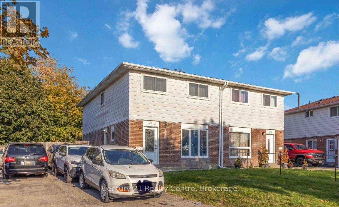 Main Floor - 3073 Ireson Court, Mississauga, Ontario  L4T 1N7 - Photo 2 - W12608260