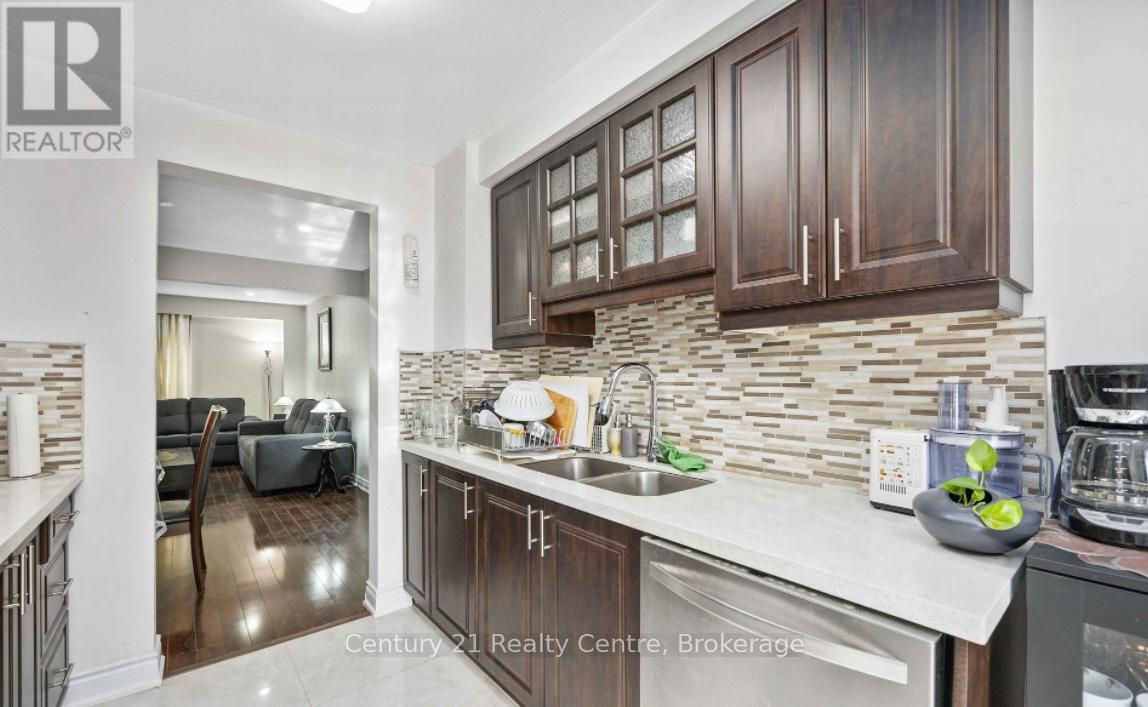 Main Floor - 3073 Ireson Court, Mississauga, Ontario  L4T 1N7 - Photo 6 - W12608260