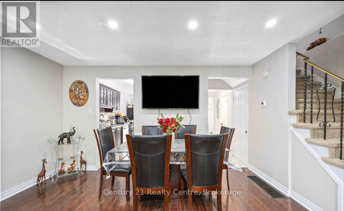 Main Floor - 3073 Ireson Court, Mississauga, Ontario  L4T 1N7 - Photo 8 - W12608260