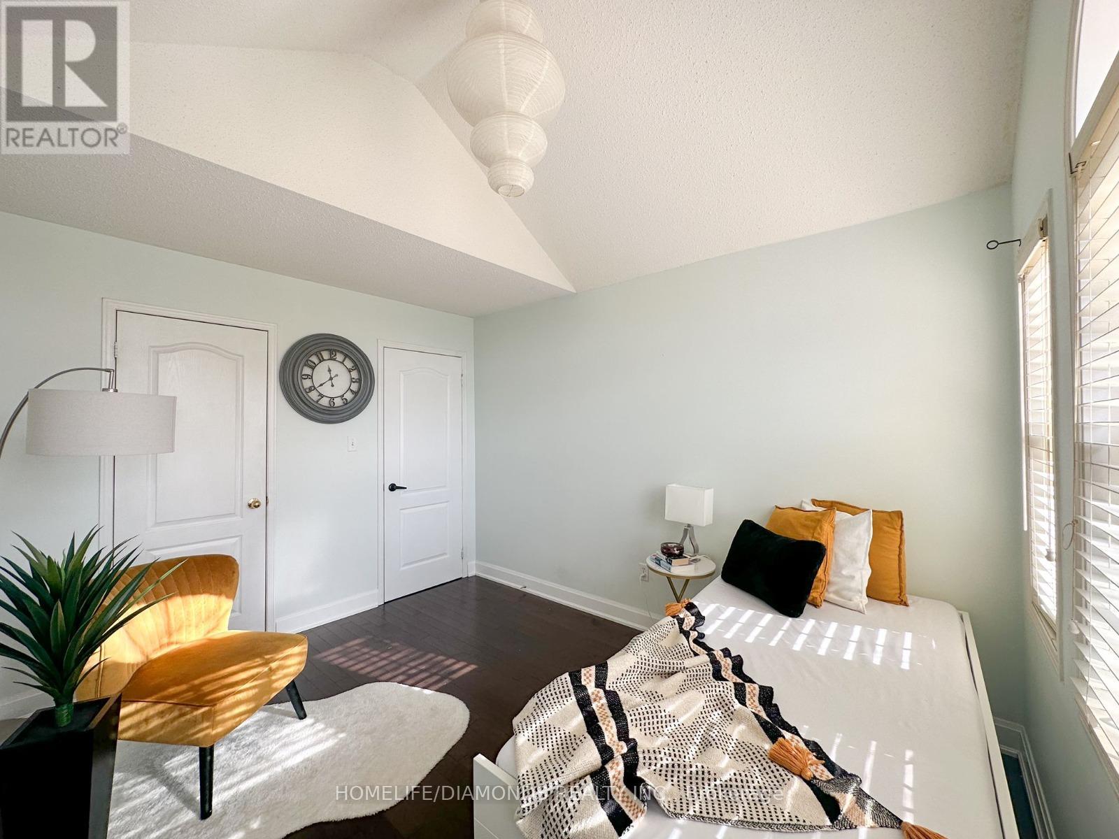 7 Clovercrest Drive, Brampton, Ontario L7A 2N4 - Photo 23 - W12604868