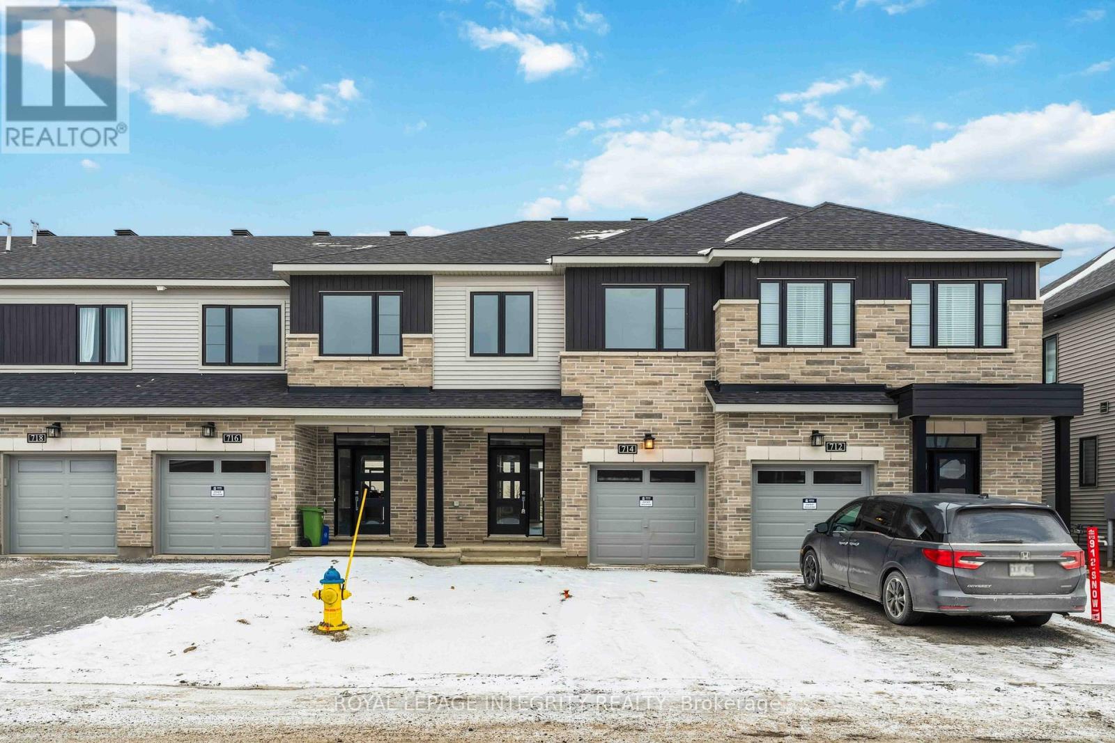 714 Fairline Row, Ottawa, Ontario K2V 0V6 - Photo 1 - X12608274