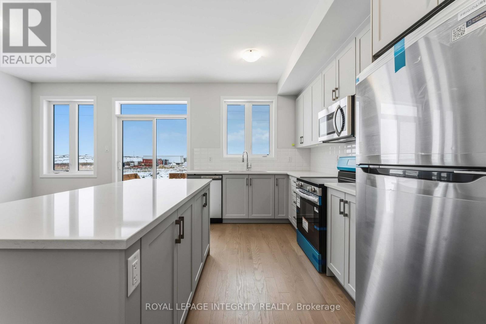 714 Fairline Row, Ottawa, Ontario K2V 0V6 - Photo 10 - X12608274