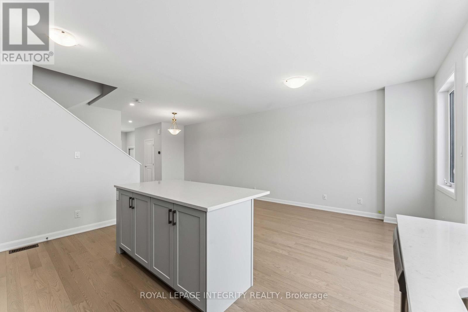 714 Fairline Row, Ottawa, Ontario K2V 0V6 - Photo 11 - X12608274