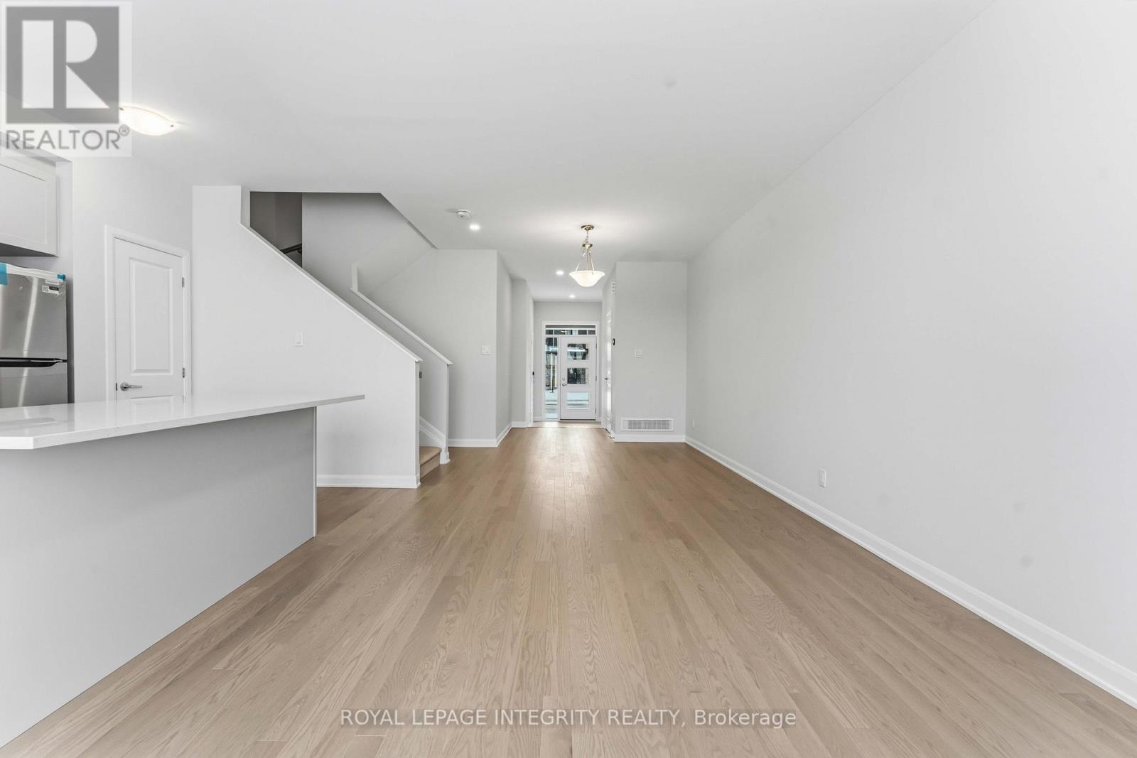 714 Fairline Row, Ottawa, Ontario K2V 0V6 - Photo 14 - X12608274