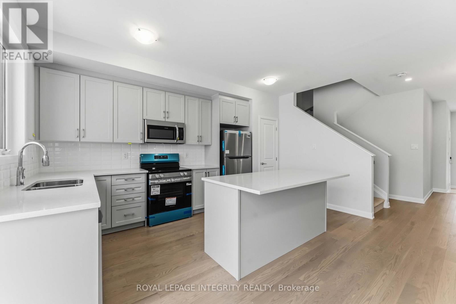 714 Fairline Row, Ottawa, Ontario K2V 0V6 - Photo 15 - X12608274