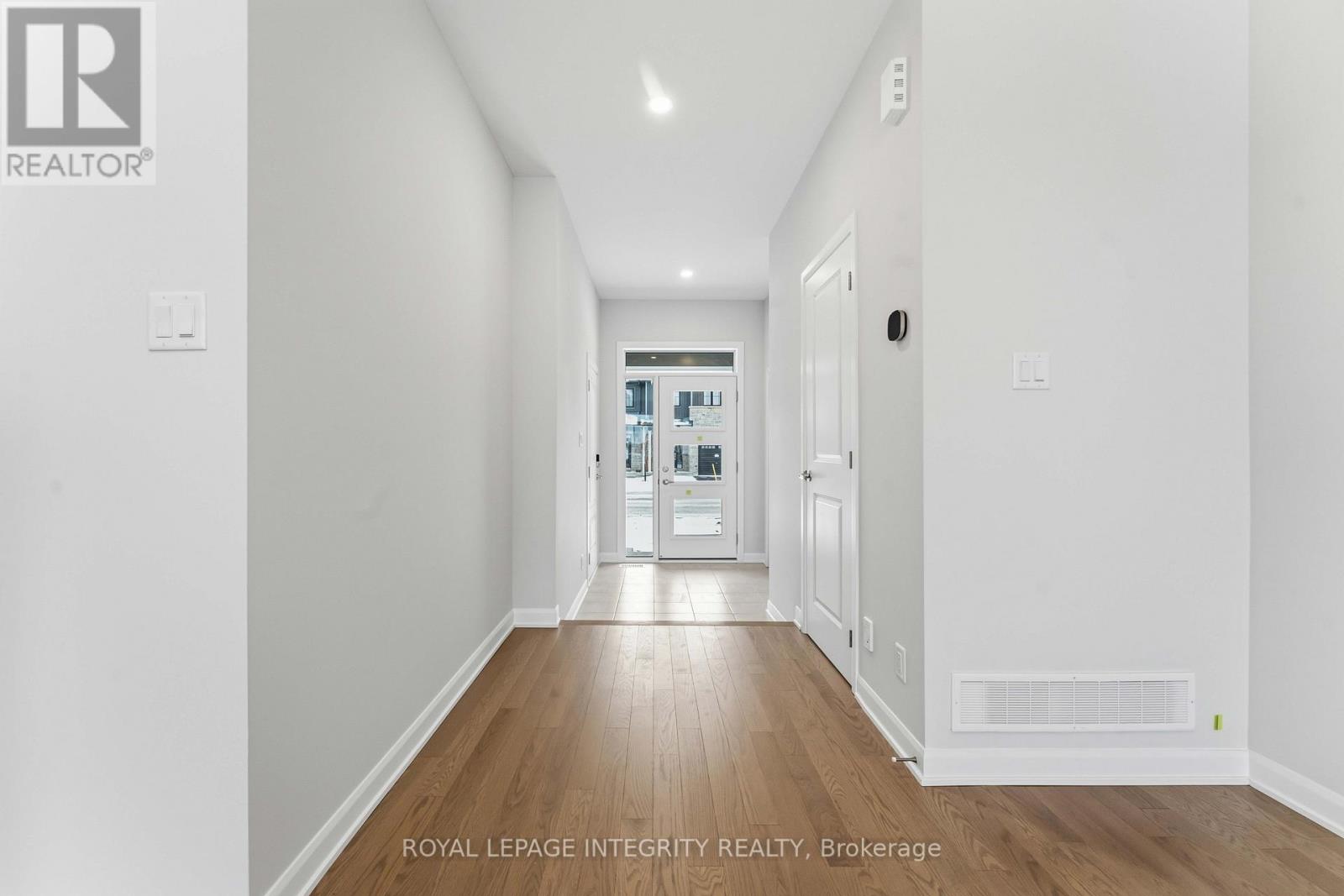 714 Fairline Row, Ottawa, Ontario K2V 0V6 - Photo 3 - X12608274