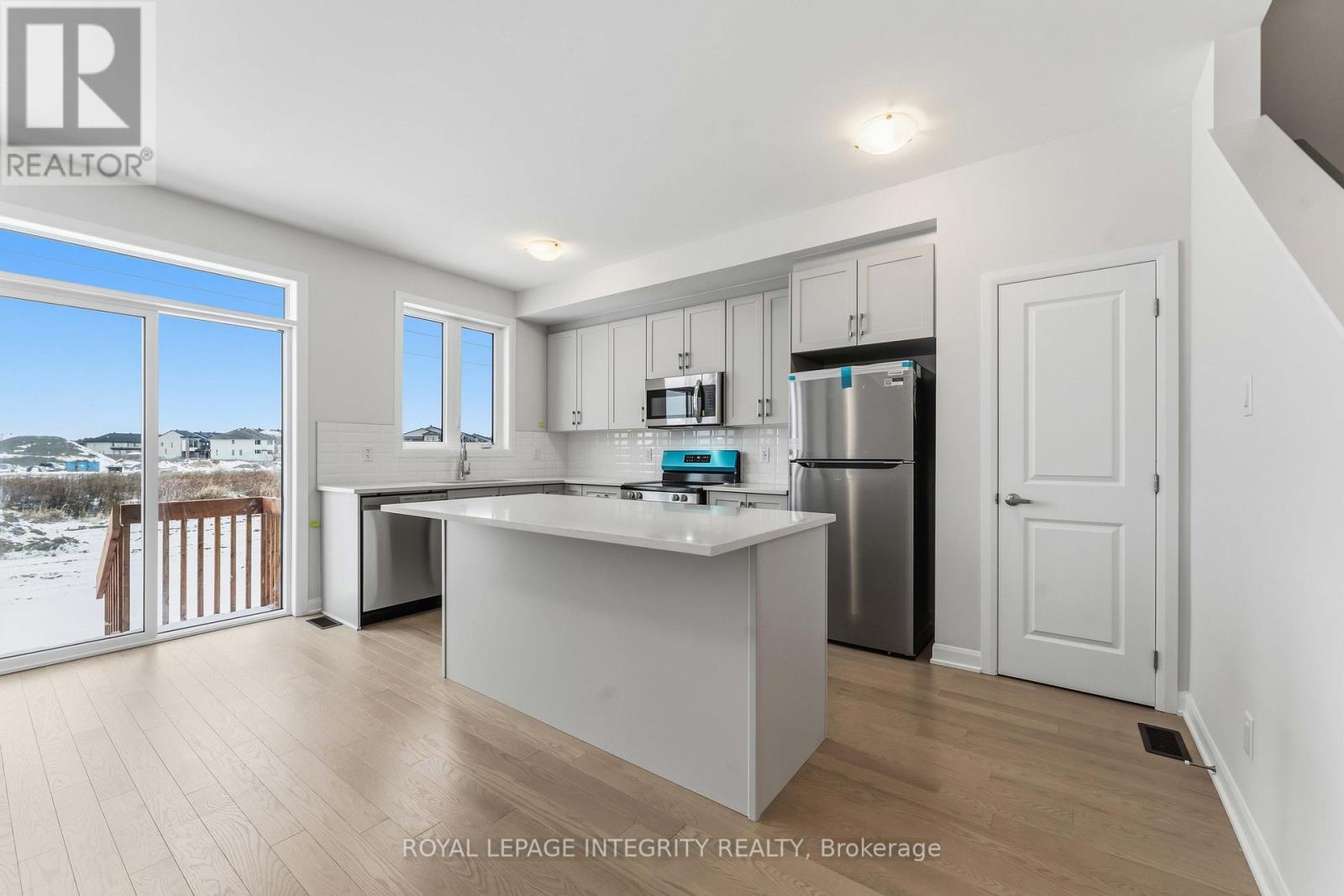 714 Fairline Row, Ottawa, Ontario K2V 0V6 - Photo 6 - X12608274