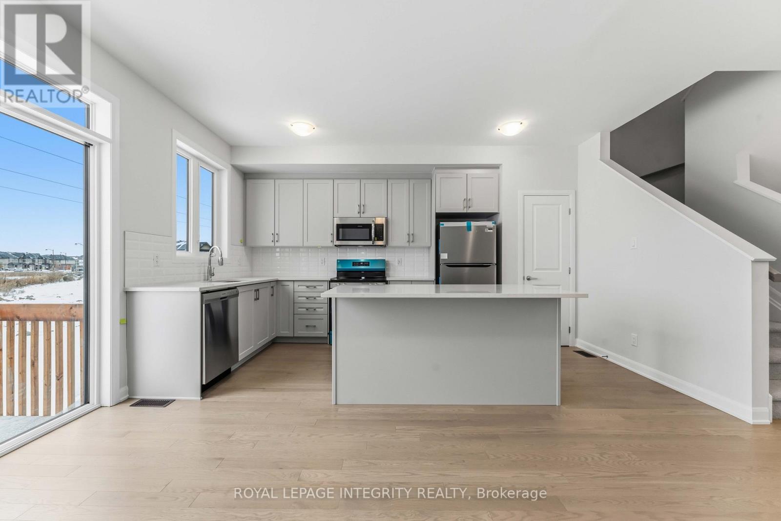 714 Fairline Row, Ottawa, Ontario K2V 0V6 - Photo 7 - X12608274