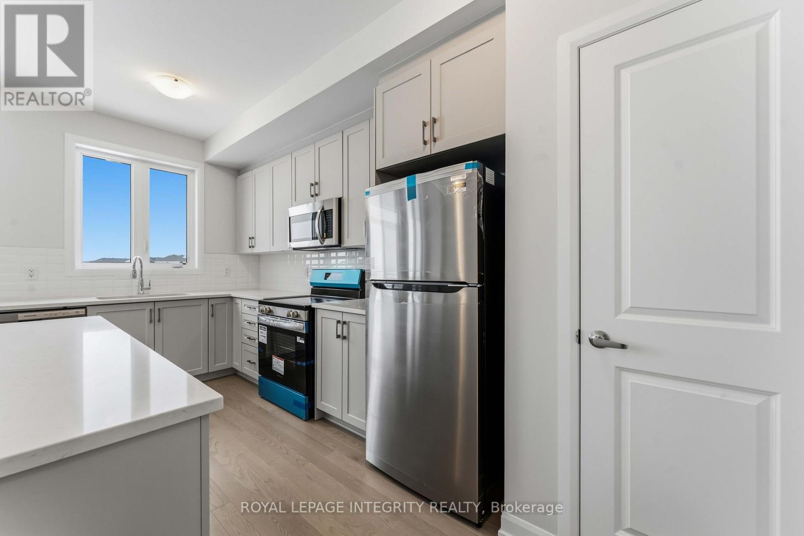 714 Fairline Row, Ottawa, Ontario K2V 0V6 - Photo 8 - X12608274