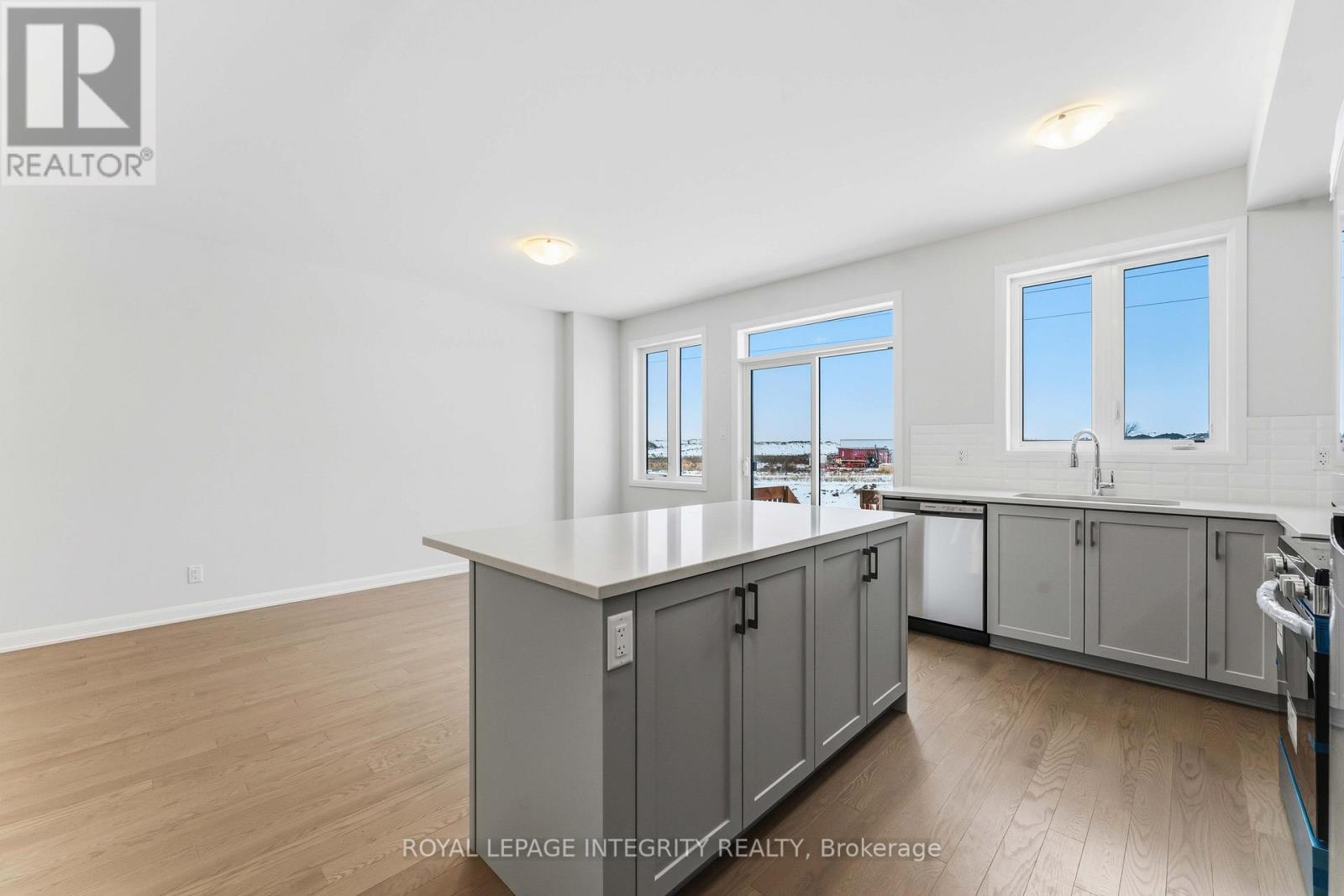 714 Fairline Row, Ottawa, Ontario K2V 0V6 - Photo 9 - X12608274