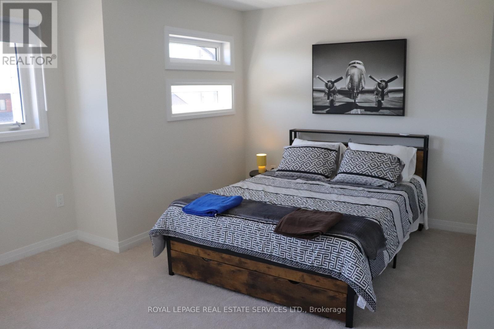 3034 Sandy Acres Avenue, Severn (West Shore), Ontario  L3V 8P8 - Photo 11 - S12608266