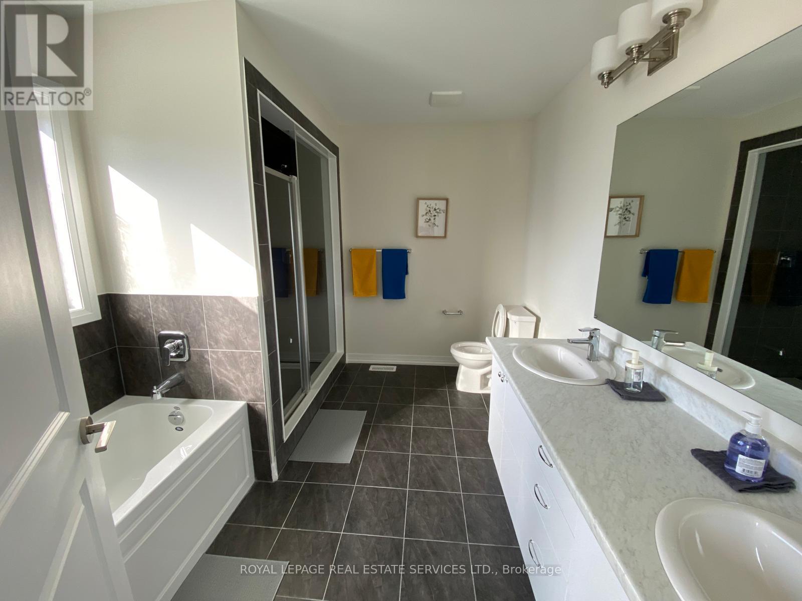 3034 Sandy Acres Avenue, Severn (West Shore), Ontario  L3V 8P8 - Photo 14 - S12608266