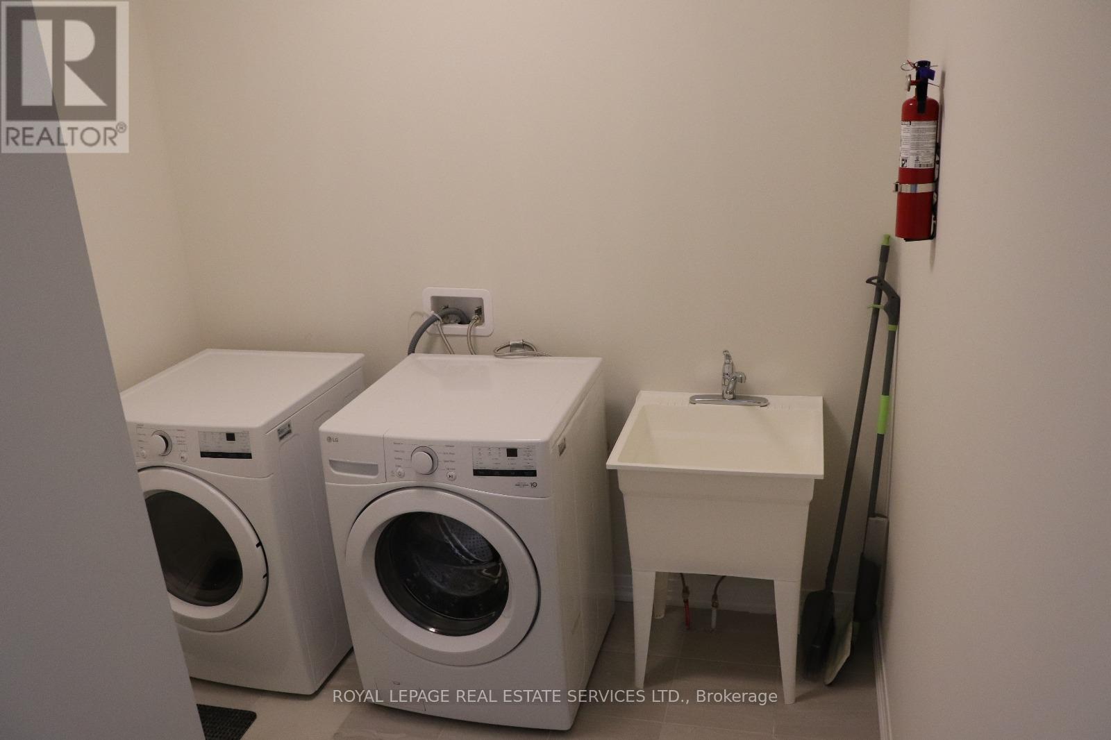 3034 Sandy Acres Avenue, Severn (West Shore), Ontario  L3V 8P8 - Photo 16 - S12608266