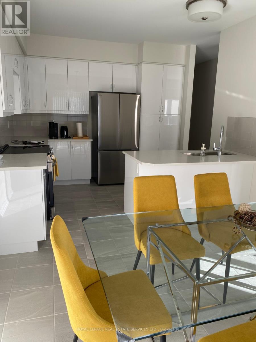 3034 Sandy Acres Avenue, Severn (West Shore), Ontario  L3V 8P8 - Photo 7 - S12608266