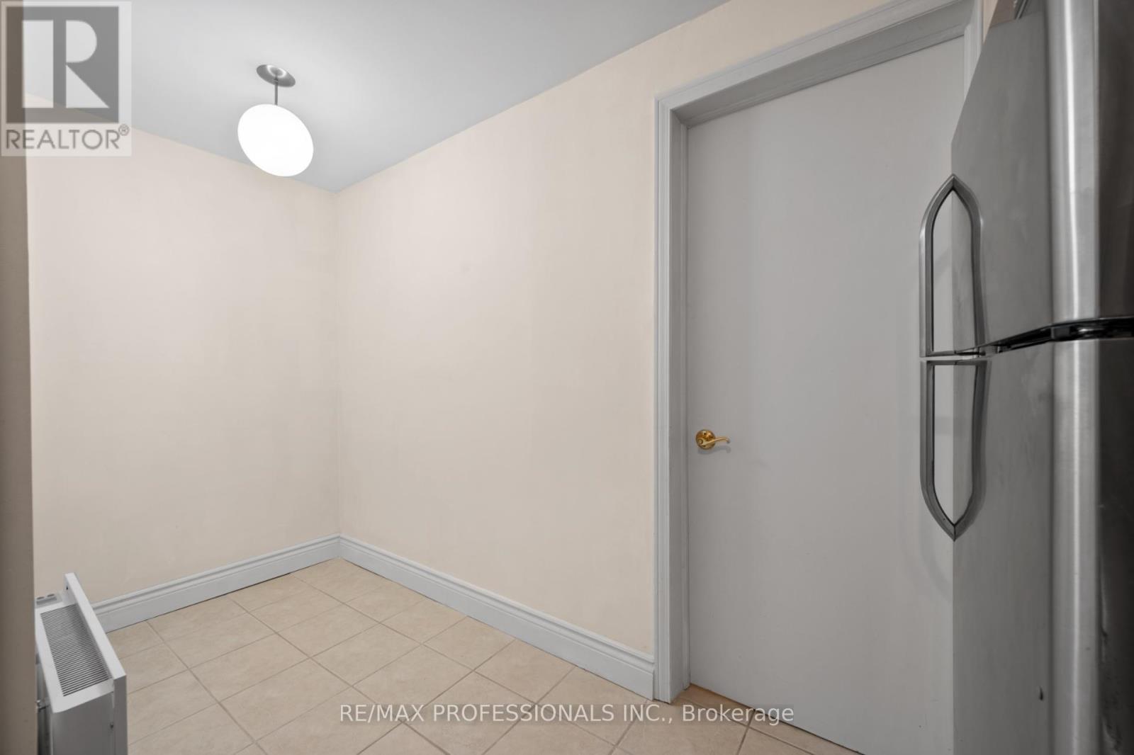 Lower - 172 Humbercrest Boulevard, Toronto (Runnymede-Bloor West Village), Ontario  M6S 4L3 - Photo 11 - W12608264