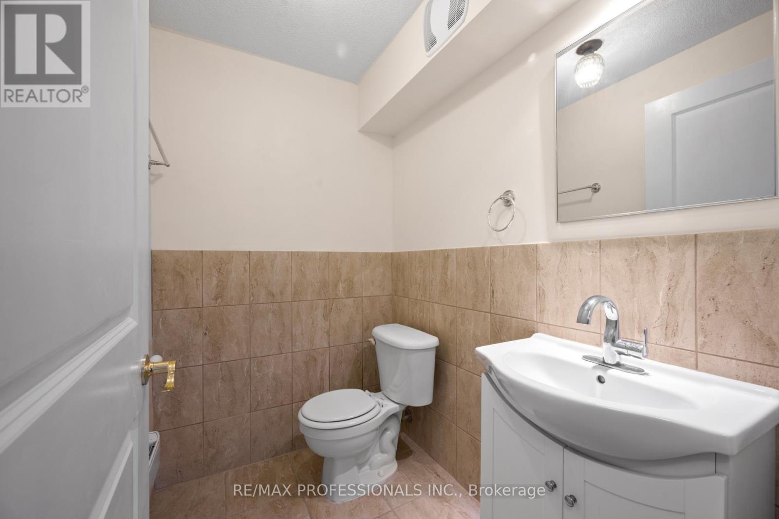 Lower - 172 Humbercrest Boulevard, Toronto (Runnymede-Bloor West Village), Ontario  M6S 4L3 - Photo 13 - W12608264