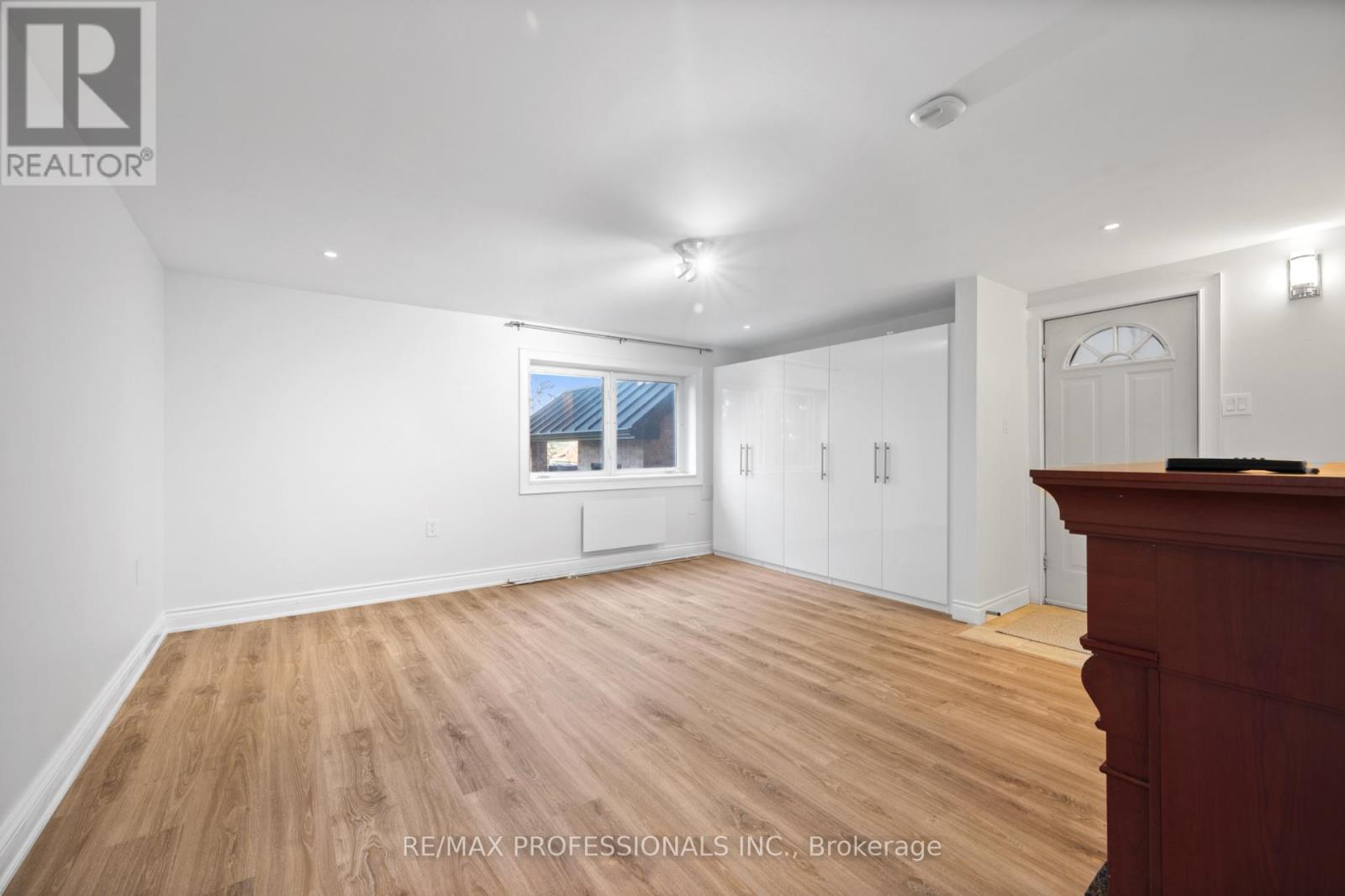 Lower - 172 Humbercrest Boulevard, Toronto (Runnymede-Bloor West Village), Ontario  M6S 4L3 - Photo 5 - W12608264